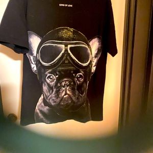 Trendiano ( song of love ) t shirt in great condition